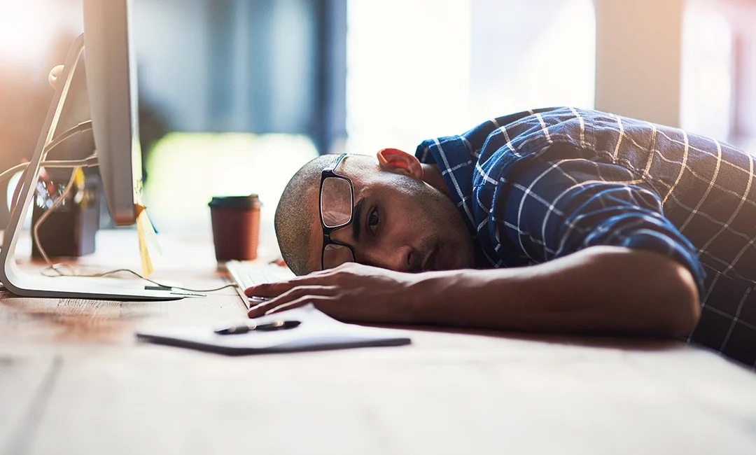 Não é preguiça. É cansaço emocional (e em Portugal fala-se pouco sobre isso)